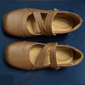 Brown Easy Street Maryjane flats size 9